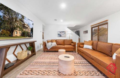 Georgetown House | Georgian 5BR Retreat Heat Chilled Pool + Hot Tub