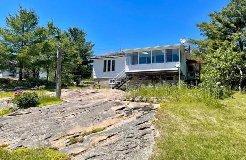 Carling House | Georgian Bay 3-bdrm lakefront Main House