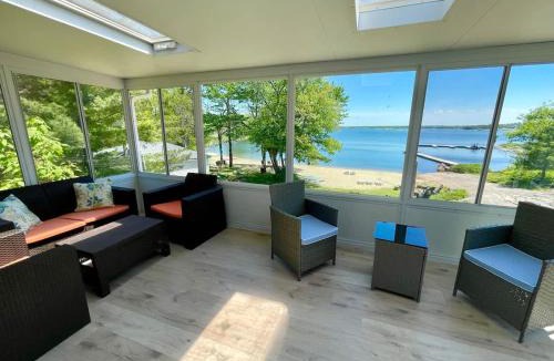 Carling House | Georgian Bay 3-bdrm lakefront Main House