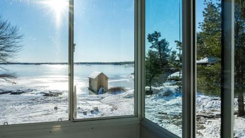 Carling House | Georgian Bay 3-bdrm lakefront Main House
