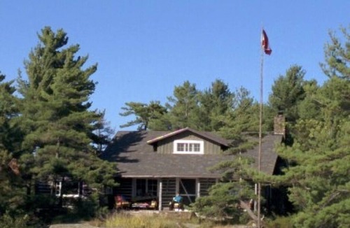 Byng Inlet Cottage | Georgian Bay Private island, unique authentic log cabin