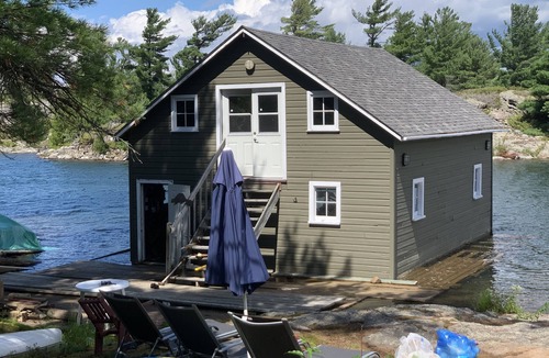 Byng Inlet Cottage | Georgian Bay Private island, unique authentic log cabin