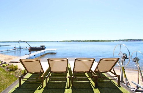 Penetanguishene Cottage | Georgian Bay Retreat - Cozy Fire-pit & Lake Views