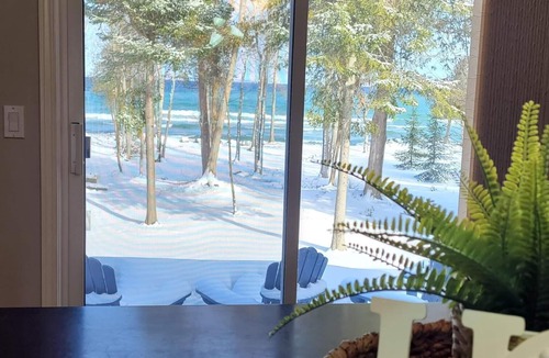 Big Bay House | Georgian Blue Lakehouse