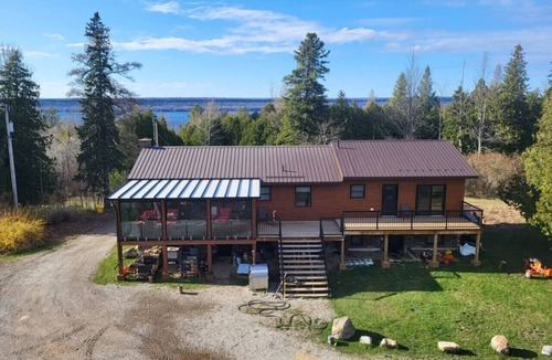 Georgian Bluffs House | Georgian Bluffs Waterfront Retreat Sleeps Up To 24