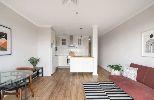 Newtown Apartment | Georgina Mid Century Modern Poolside Stay