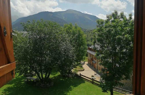 Pla de l'Ermita Apartment | Geräumige Maisonette mit Kamin Isard 2 Vall de Boí by Interhome