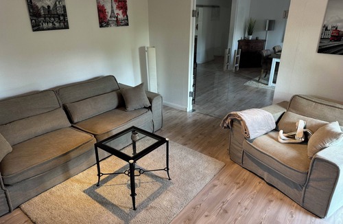 Bad Aibling Apartment | Geräumigen und Modernen 4. Zi Ferienwohnung, Erweiterbar auf 5 Zi