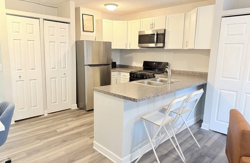 Merion Village Apartment | German Village Studio, Full Kitchen, Sleeps 2