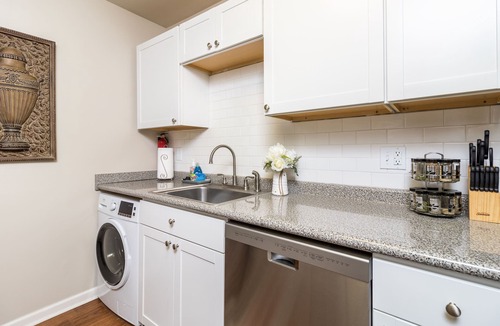 Germantown Condo | Germantown - 30 day minimum