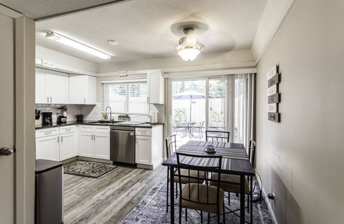 Germantown Condo | Germantown - 30 day minimum