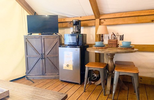 Seguin Cabin | Geronimo Creek Retreat Getaway Cabin #4 in Seguin
