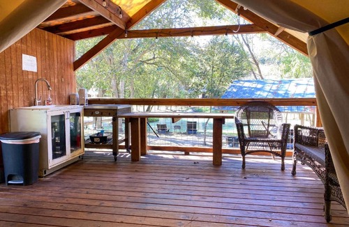 Seguin House | Geronimo Creek Retreat Getaway Cabin A