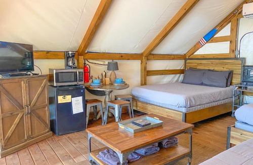 Seguin House | Geronimo Creek Retreat Getaway Cabin #5