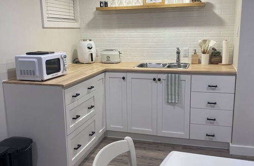 Dartmouth Apartment | Gertie's Nook: Charming Private Studio Space close to everything!