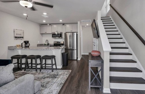 University Hill House | Gervais Cottage | The Pickens Cottages