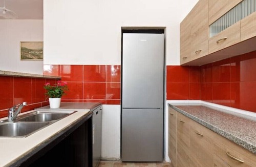 Drnis House | Gesamtes Haus mit Swimmingpool & Tennisplatz