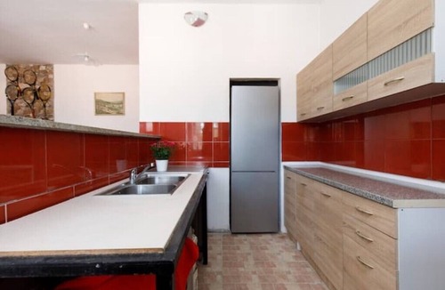 Drnis House | Gesamtes Haus mit Swimmingpool & Tennisplatz