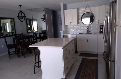 Bayview Condo | Get an additional 5% discount when you book 90 days, June, July and Aug 2026
