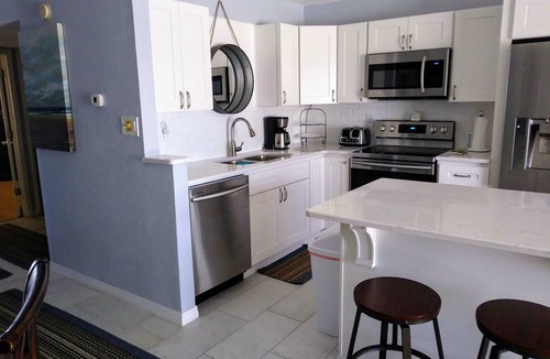 Bayview Condo | Get an additional 5% discount when you book 90 days, June, July and Aug 2026