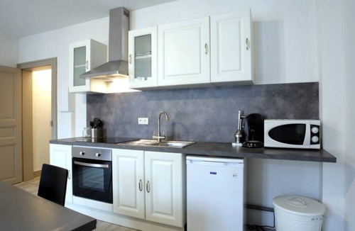 Revel Apartment | GET APARTMENT ★ BRIGHT ★ SPACIOUS ★ WIFI