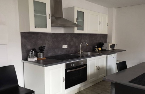 Revel Apartment | GET APARTMENT ★ BRIGHT ★ SPACIOUS ★ WIFI