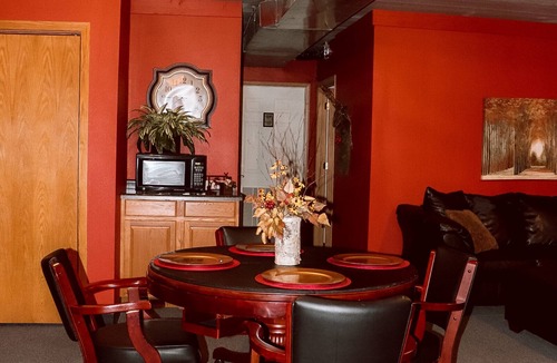 Pilot Grove Cabin | Get Away from the Bustle of the City