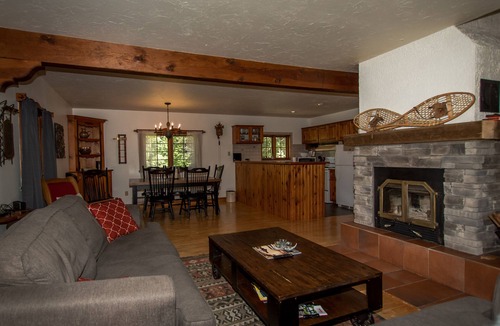 Swiss Meadows House | Get away to the Blue Mountains - 3 Bedroom Chalet/Cottage