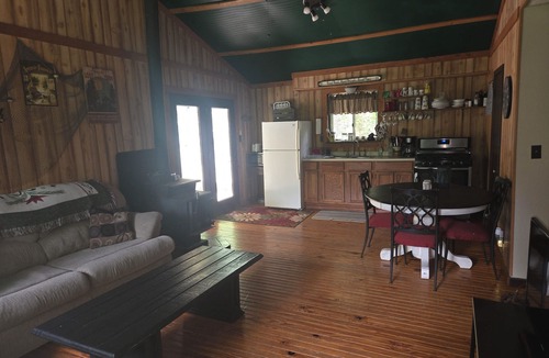 Cuba Cabin | Get Back to Nature at Three Pine Cabin