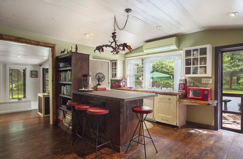 Stroudsburg Cabin | Get cozy at Big Al's Poconos Creek House - Wireless DSL, Trout and Skiing!