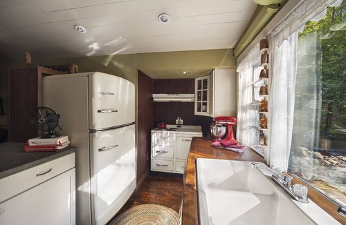 Stroudsburg Cabin | Get cozy at Big Al's Poconos Creek House - Wireless DSL, Trout and Skiing!