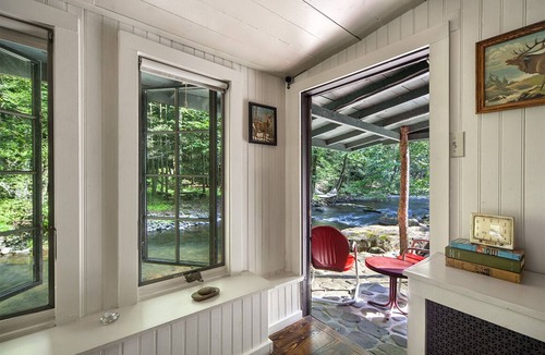 Stroudsburg Cabin | Get cozy at Big Al's Poconos Creek House - Wireless DSL, Trout and Skiing!