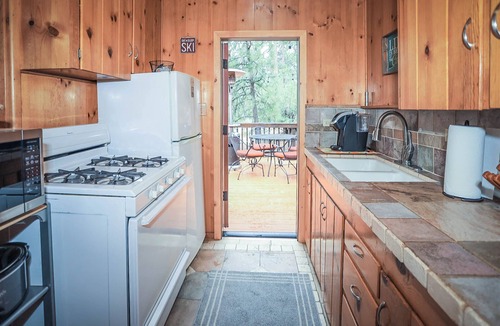 Big Bear Cabin | Get Cozy on Rainbow, 1 Night Free!