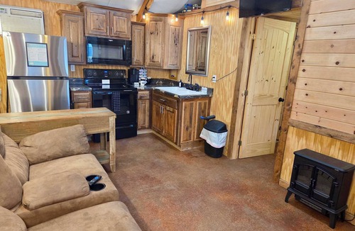 Bryant Cabin | Get InTents indoor pool, hot tub, & more!