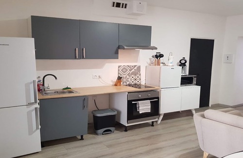 Revel Apartment | GET ★ QUIET ★ WIFI TERRACE