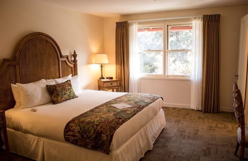 Volcano Hotel | Get Ready for Blissful Getaway! Two Comfy Units for 4! Free Parking!