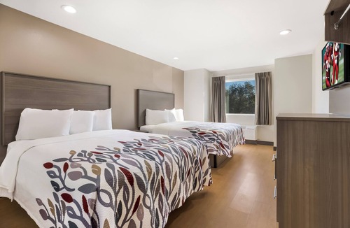 Sulphur Hotel | Get Ready for Blissful Getaway! 3 Units, FREE Onsite Parking, Pets Allowed!