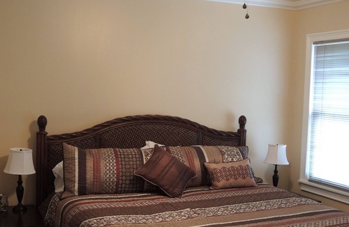 Clarksdale Cottage | Get to BLUES-in' at Rusty's Roost, adjacent to downtown Clarksdale, MS