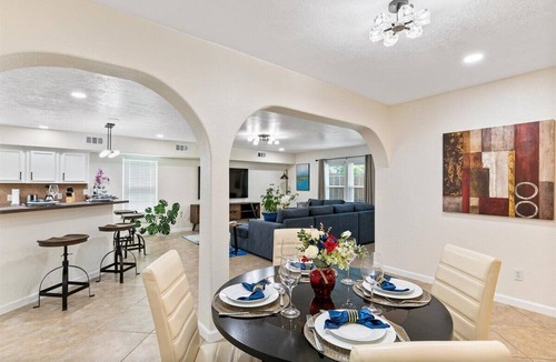 MacGregor House | Get Together & Stay-Play-Relax! Peaceful Oasis w/TVs, Games, & BBQ -LUCKY House