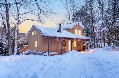 Saint-Calixte Ski Chalet | Getaway 1 hour from Montreal - perfect for relaxing