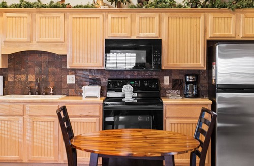 Branson Theater District Cabin | Getaway Cabin for Two with Fireplace & Whirlpool Tub - Minutes from Entertainment!
