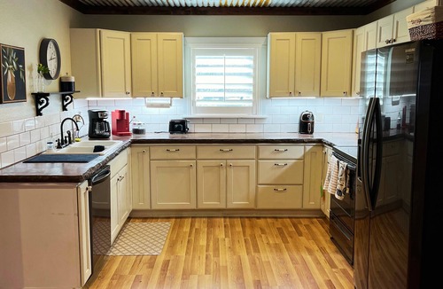 Hulbert Cabin | Getaway Cabin: Fort Gibson Lake Retreat with Spacious Patio for Family & Friends
