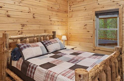 Farmville House | Getaway Cabin - Hot tub, Fire Pit, Direct Nature Trail Access