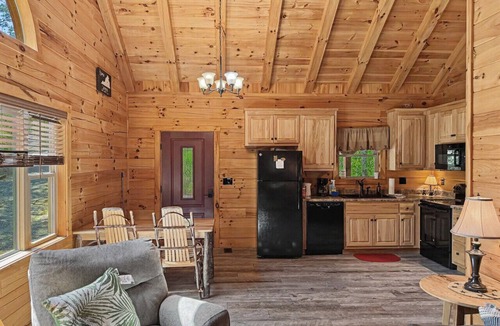 Farmville Cabin | Getaway Cabin | Hot tub + Fire Pit + Trail Access