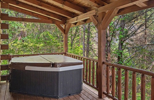 Farmville Cabin | Getaway Cabin | Hot tub + Fire Pit + Trail Access