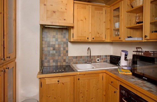 Venosc Apartment | Getaway for 10 Near Slopes