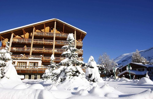 Venosc Apartment | Getaway for 10 Near Slopes