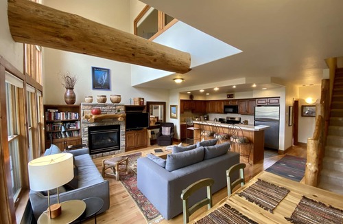 Mount Crested Butte House | Getaway in CB @ this 3 bedroom Treasury Point Condo, Best Views! Common Hot Tub
