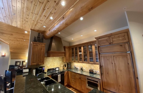Mount Crested Butte Condo | Getaway in CB with your family @ 4 bedroom Penthouse@Black Bear Lodge!