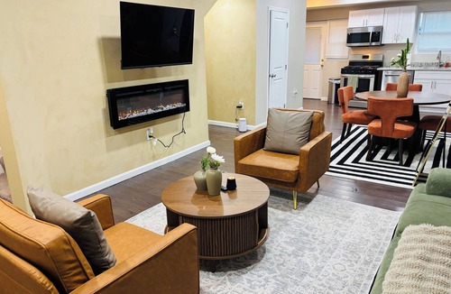 Fairlawn House | Getaway in Greater Navy Yard - 4BR/3BA -Sleeps 10+